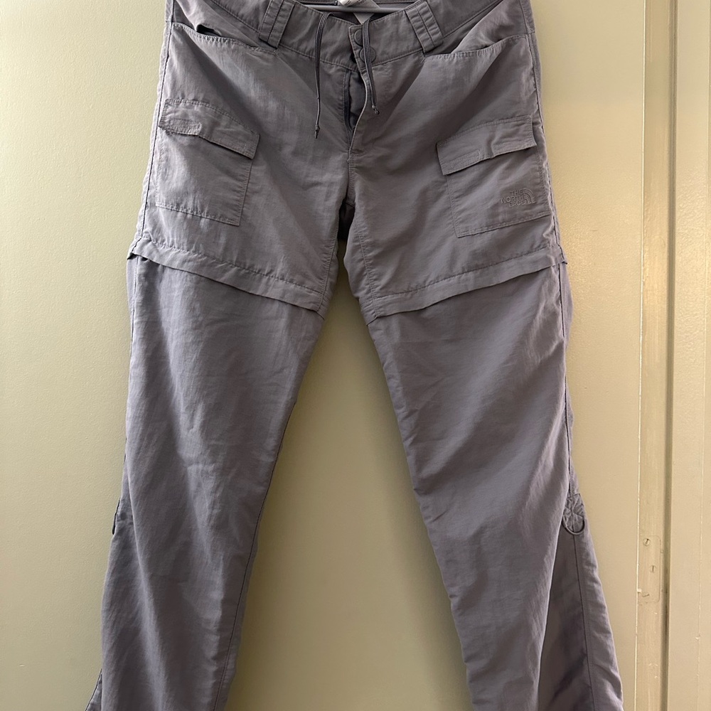 Women’s North Face Gray Cargo Convertible Pants Size 6